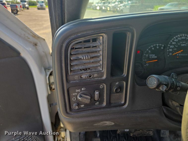 image for item EF1804 2007 GMC Sierra 1500 SL  pickup truck