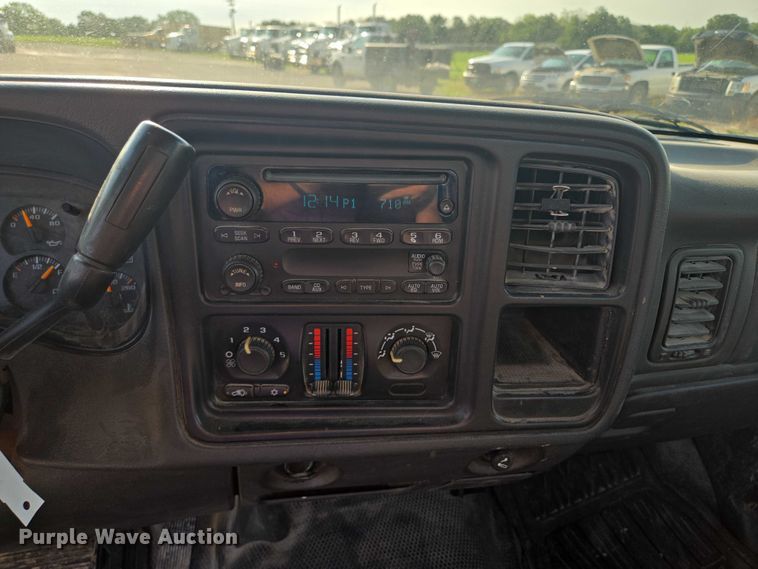 image for item EF1804 2007 GMC Sierra 1500 SL  pickup truck