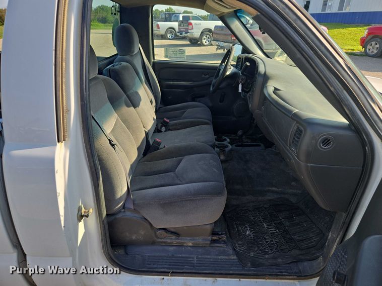 image for item EF1804 2007 GMC Sierra 1500 SL  pickup truck