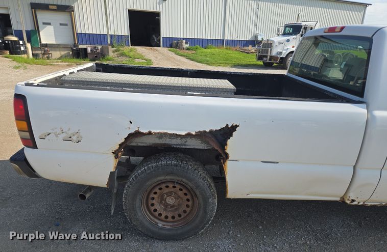 image for item EF1809 2006 GMC Sierra1500 SL  pickup truck