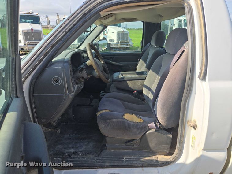 image for item EF1809 2006 GMC Sierra1500 SL  pickup truck