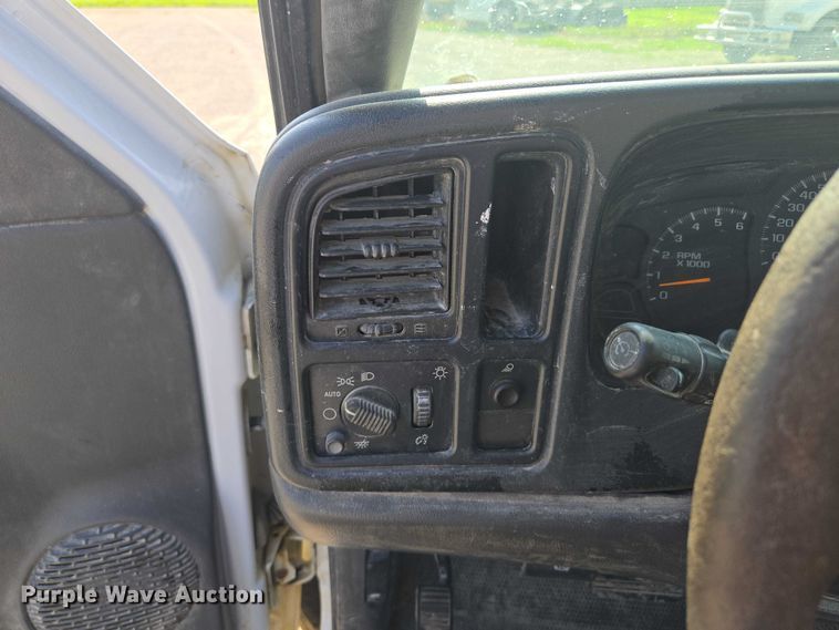 image for item EF1809 2006 GMC Sierra1500 SL  pickup truck