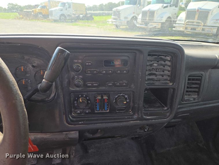 image for item EF1809 2006 GMC Sierra1500 SL  pickup truck