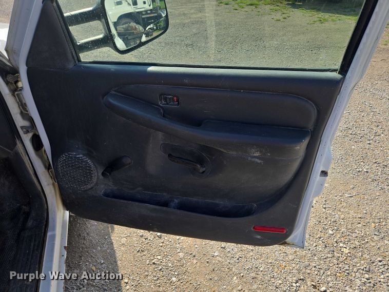 image for item EF1809 2006 GMC Sierra1500 SL  pickup truck