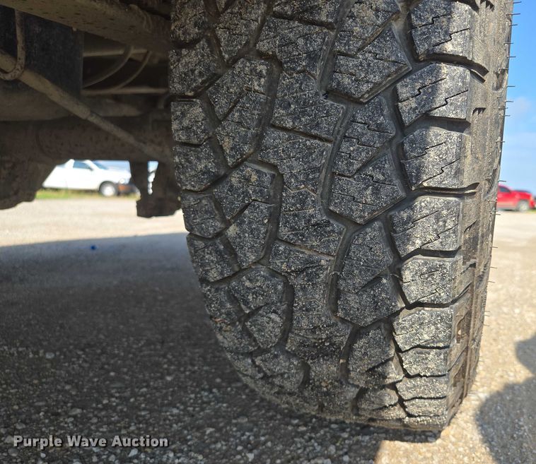 image for item EF1809 2006 GMC Sierra1500 SL  pickup truck