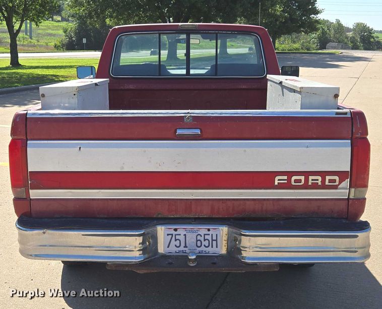 image for item EF1831 1990 Ford  F150 pickup truck