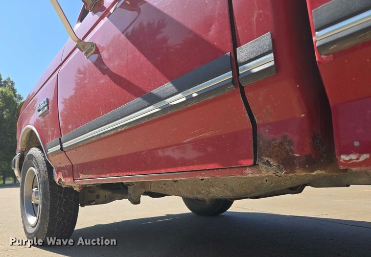 image for item EF1831 1990 Ford  F150 pickup truck