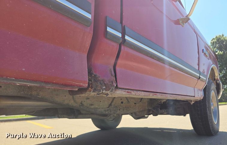 image for item EF1831 1990 Ford  F150 pickup truck