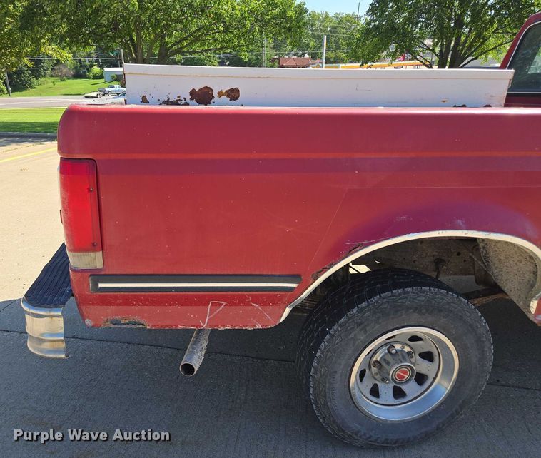 image for item EF1831 1990 Ford  F150 pickup truck