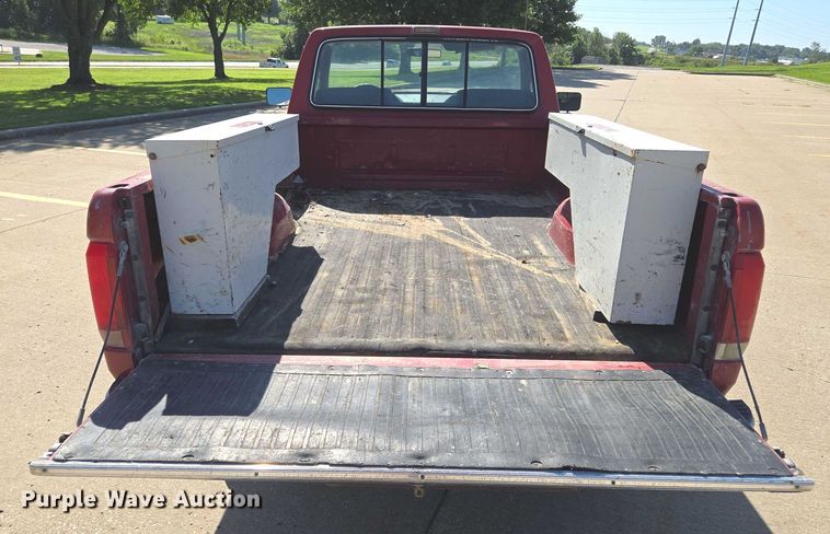 image for item EF1831 1990 Ford  F150 pickup truck