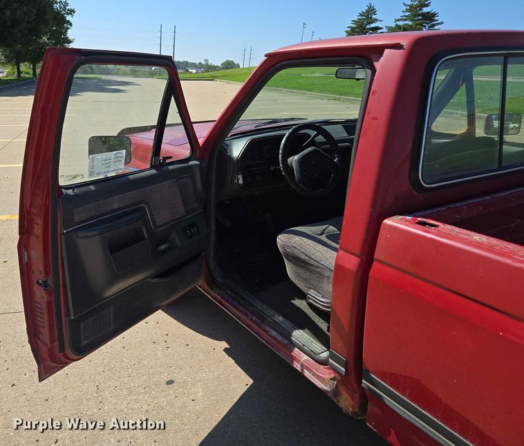 image for item EF1831 1990 Ford  F150 pickup truck