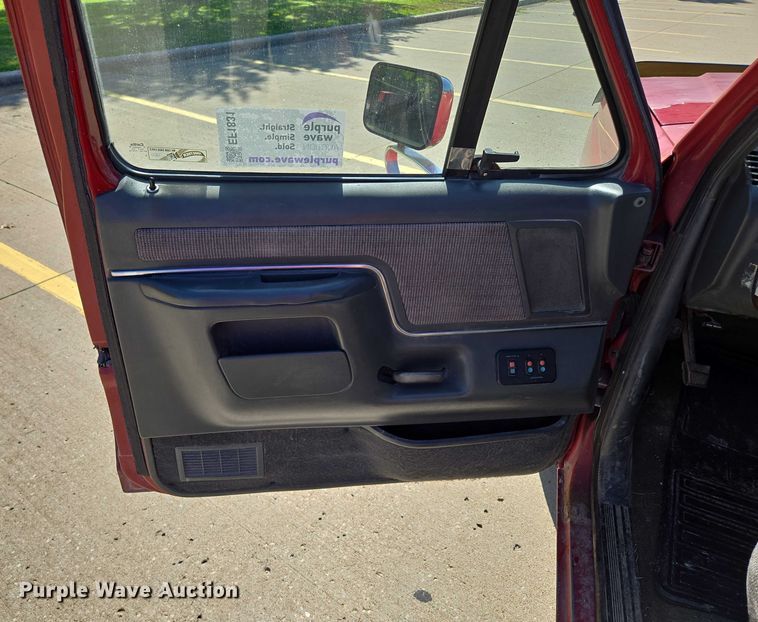 image for item EF1831 1990 Ford  F150 pickup truck