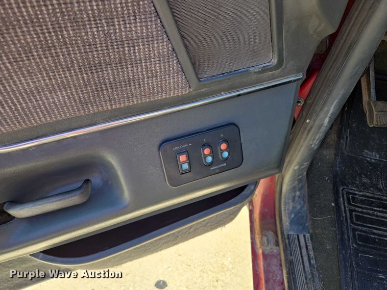 image for item EF1831 1990 Ford  F150 pickup truck