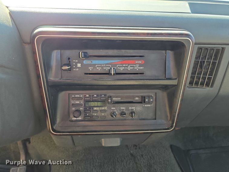 image for item EF1831 1990 Ford  F150 pickup truck