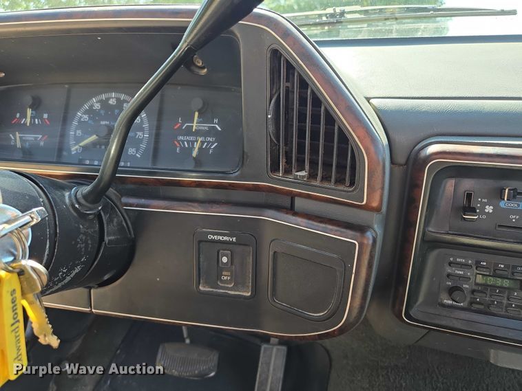 image for item EF1831 1990 Ford  F150 pickup truck