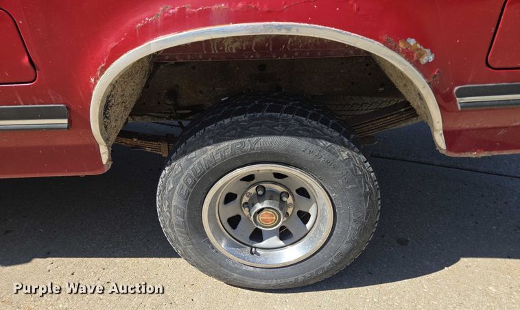 image for item EF1831 1990 Ford  F150 pickup truck