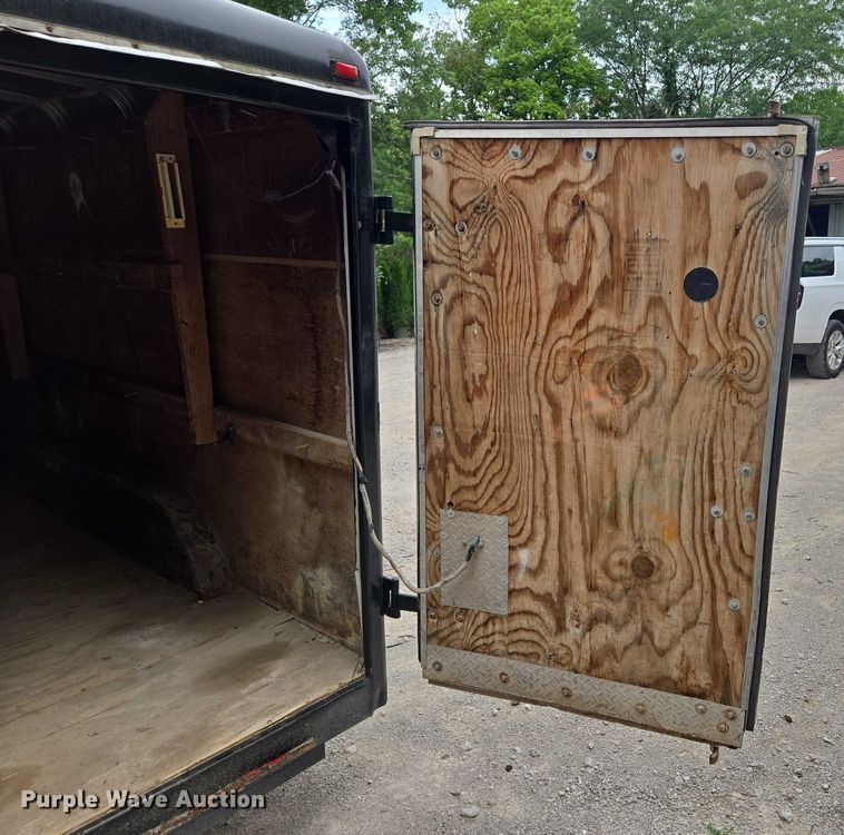 image for item EF1846 1993 Wells Cargo enclosed cargo trailer