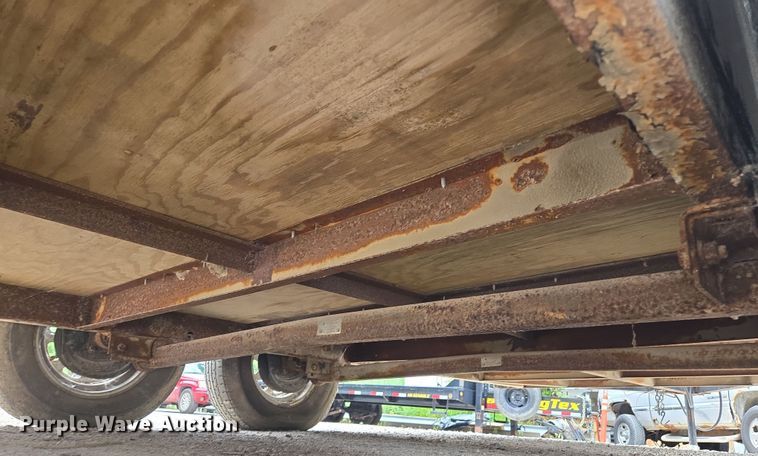 image for item EF1846 1993 Wells Cargo enclosed cargo trailer