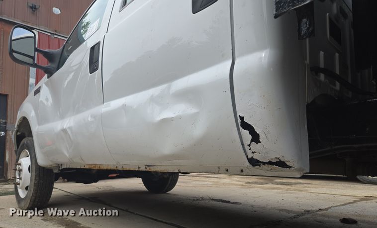 image for item EF1847 2001 Ford  F550 Super Duty XL dump flatbed truck