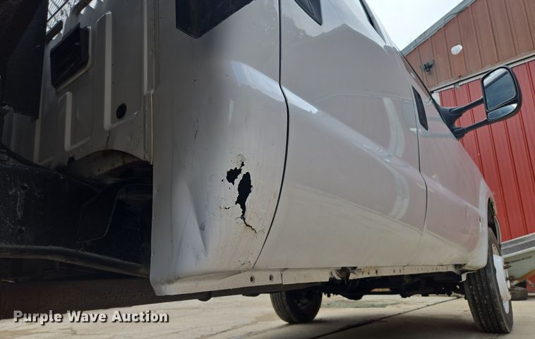 image for item EF1847 2001 Ford  F550 Super Duty XL dump flatbed truck