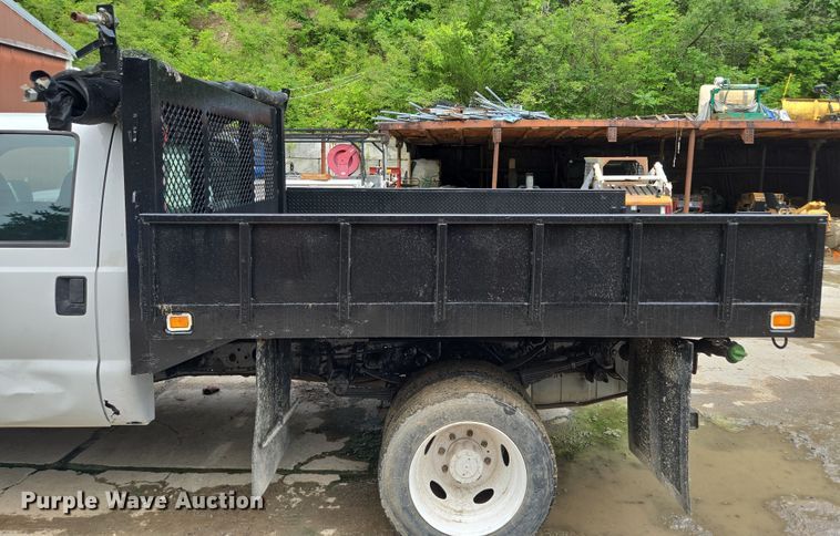 image for item EF1847 2001 Ford  F550 Super Duty XL dump flatbed truck
