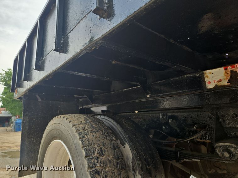 image for item EF1847 2001 Ford  F550 Super Duty XL dump flatbed truck