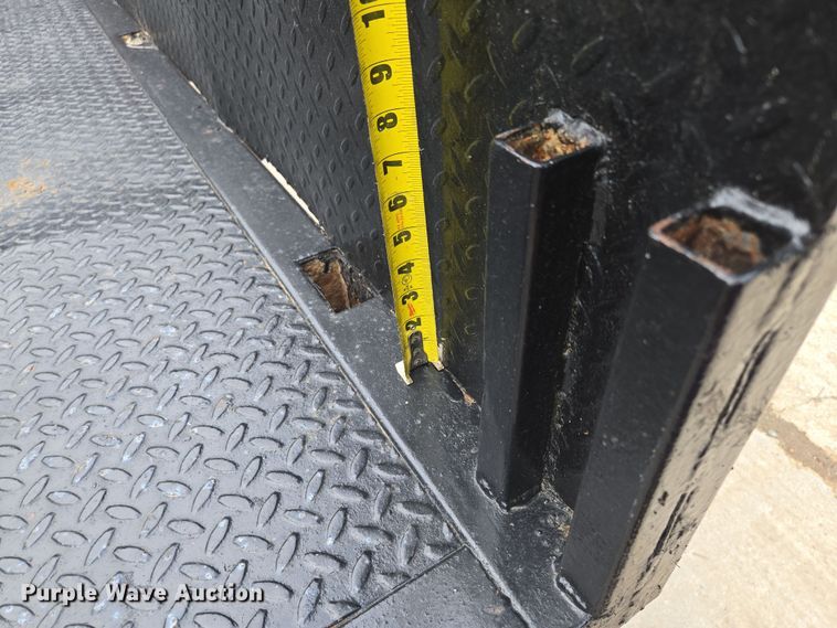 image for item EF1847 2001 Ford  F550 Super Duty XL dump flatbed truck