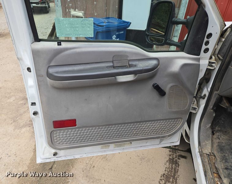 image for item EF1847 2001 Ford  F550 Super Duty XL dump flatbed truck