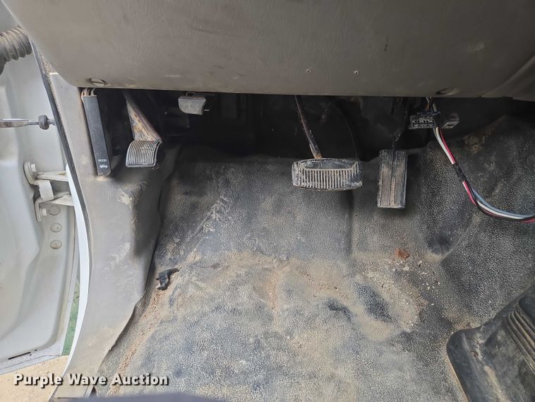 image for item EF1847 2001 Ford  F550 Super Duty XL dump flatbed truck