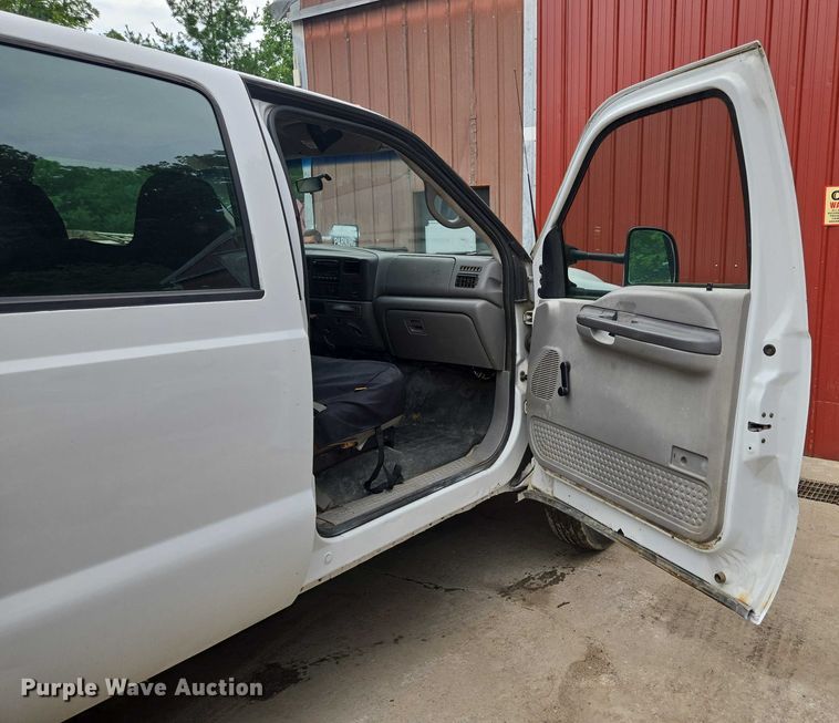 image for item EF1847 2001 Ford  F550 Super Duty XL dump flatbed truck