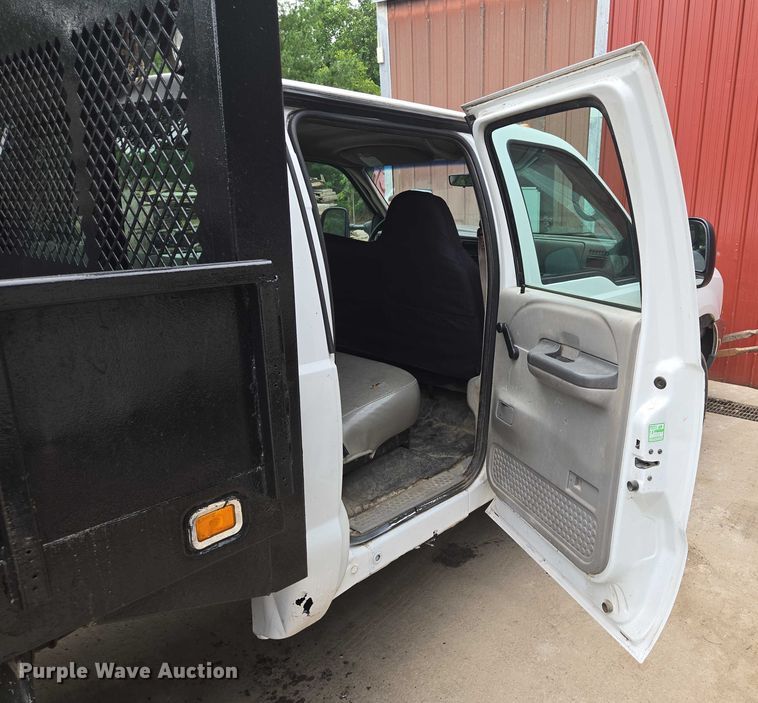 image for item EF1847 2001 Ford  F550 Super Duty XL dump flatbed truck