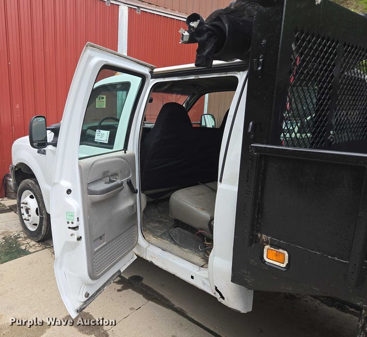 image for item EF1847 2001 Ford  F550 Super Duty XL dump flatbed truck