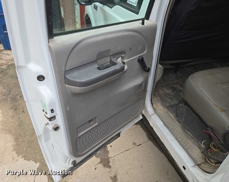 image for item EF1847 2001 Ford  F550 Super Duty XL dump flatbed truck