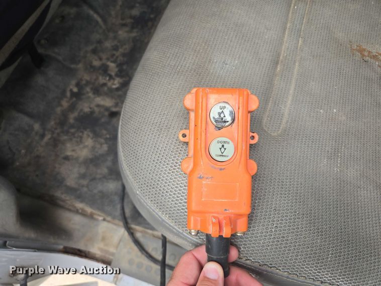 image for item EF1847 2001 Ford  F550 Super Duty XL dump flatbed truck