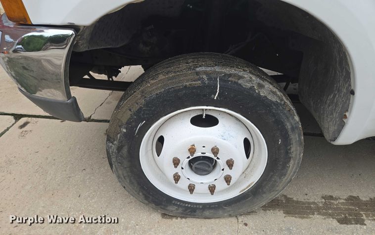 image for item EF1847 2001 Ford  F550 Super Duty XL dump flatbed truck