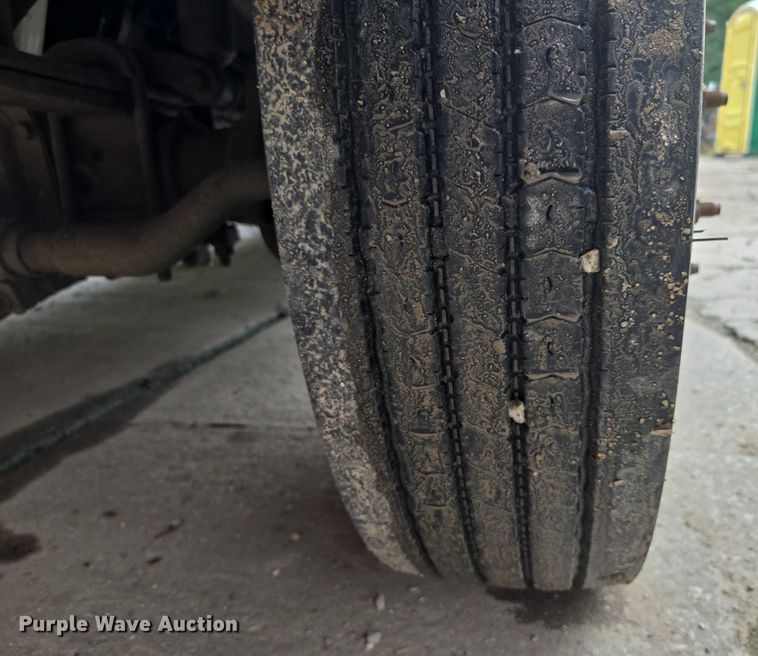 image for item EF1847 2001 Ford  F550 Super Duty XL dump flatbed truck