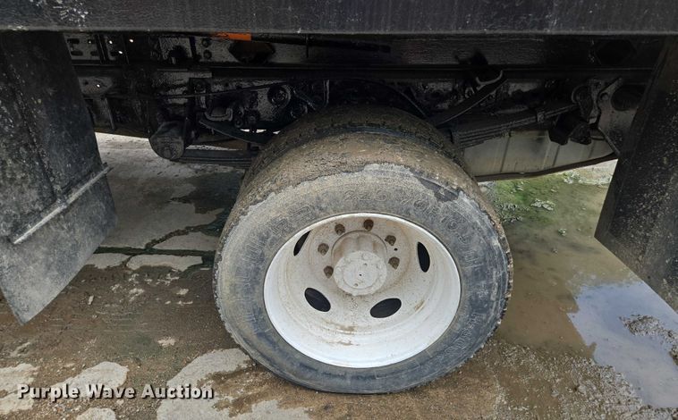 image for item EF1847 2001 Ford  F550 Super Duty XL dump flatbed truck