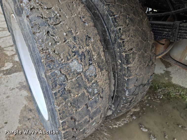 image for item EF1847 2001 Ford  F550 Super Duty XL dump flatbed truck