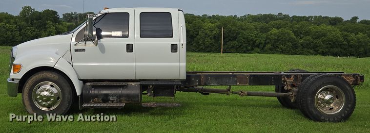 image for item EF1851 2008 Ford F650 Super Duty  Crew Cab truck cab and chassis