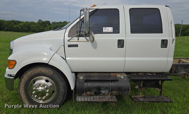 image for item EF1851 2008 Ford F650 Super Duty  Crew Cab truck cab and chassis