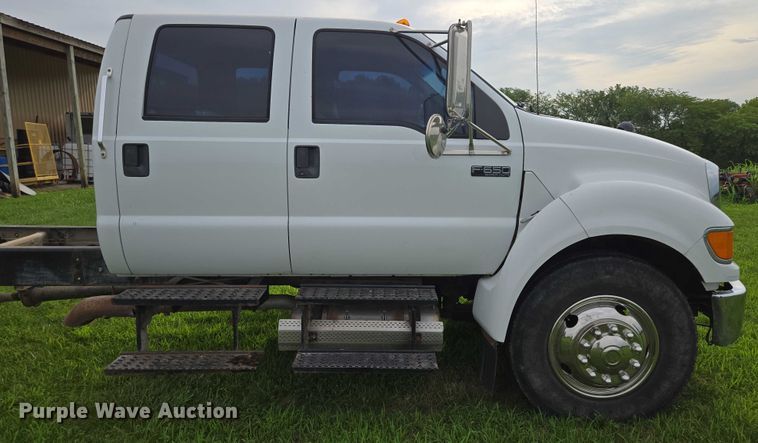 image for item EF1851 2008 Ford F650 Super Duty  Crew Cab truck cab and chassis