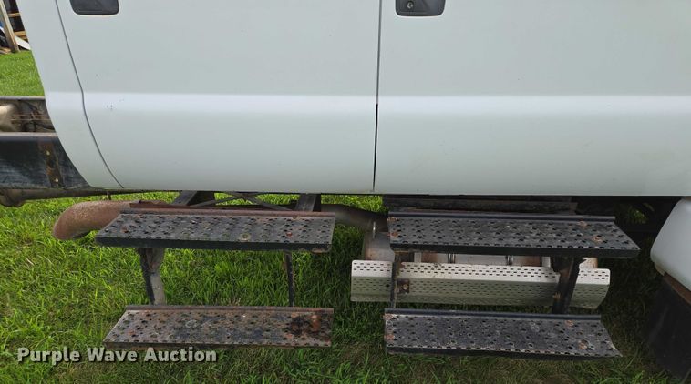 image for item EF1851 2008 Ford F650 Super Duty  Crew Cab truck cab and chassis