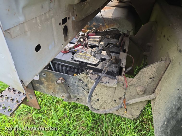 image for item EF1851 2008 Ford F650 Super Duty  Crew Cab truck cab and chassis