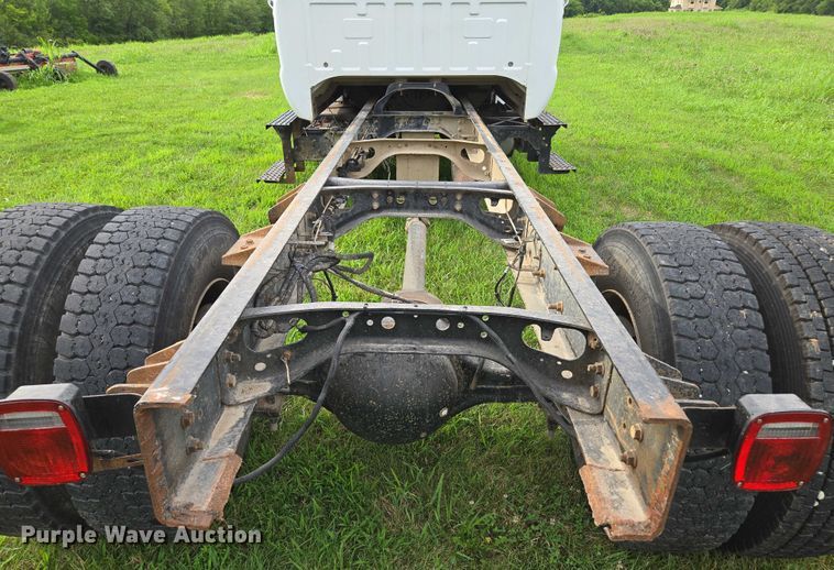 image for item EF1851 2008 Ford F650 Super Duty  Crew Cab truck cab and chassis