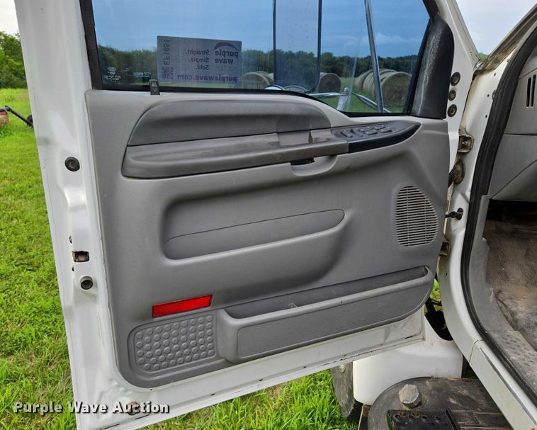 image for item EF1851 2008 Ford F650 Super Duty  Crew Cab truck cab and chassis