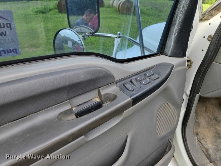 image for item EF1851 2008 Ford F650 Super Duty  Crew Cab truck cab and chassis