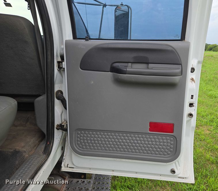 image for item EF1851 2008 Ford F650 Super Duty  Crew Cab truck cab and chassis