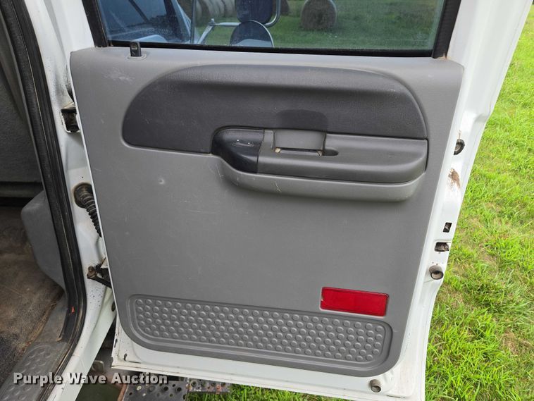 image for item EF1851 2008 Ford F650 Super Duty  Crew Cab truck cab and chassis