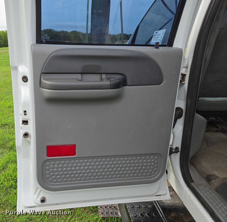 image for item EF1851 2008 Ford F650 Super Duty  Crew Cab truck cab and chassis