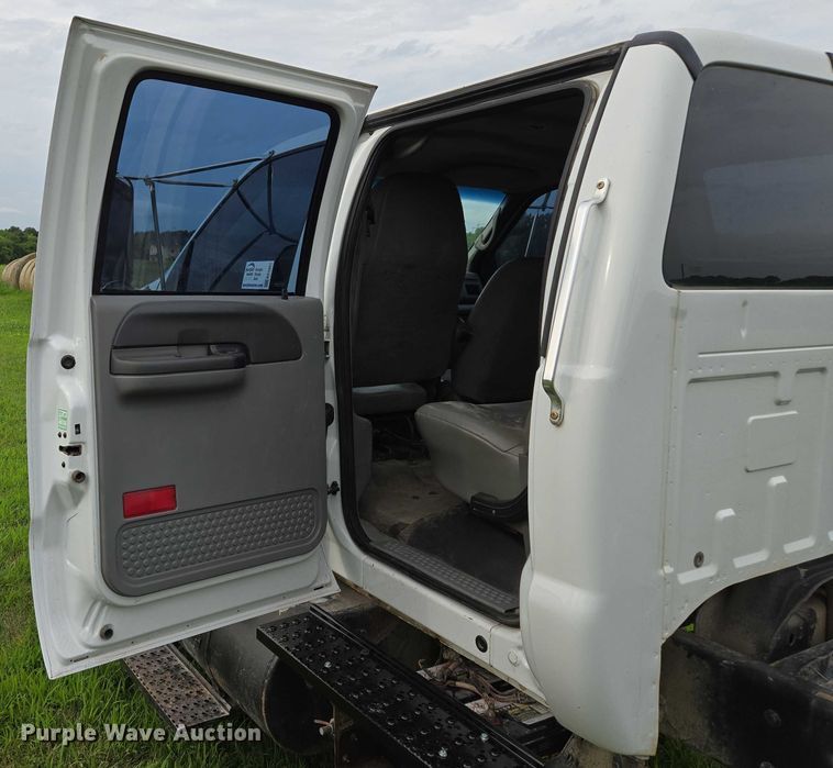 image for item EF1851 2008 Ford F650 Super Duty  Crew Cab truck cab and chassis